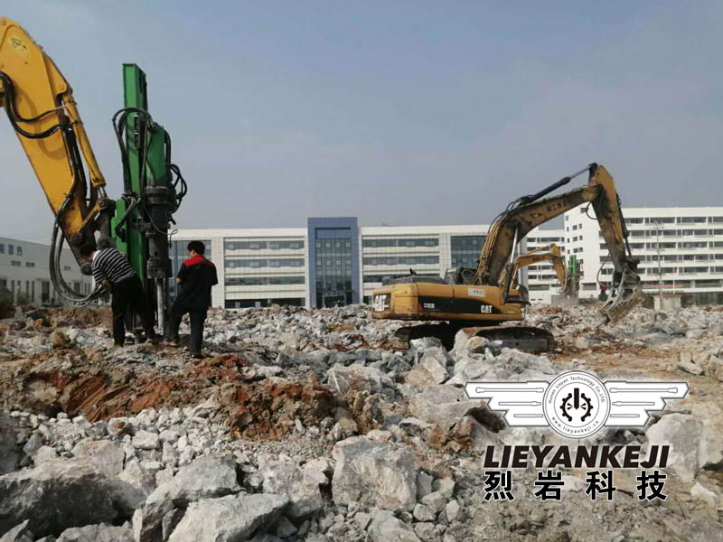 液壓劈石機應用于永州經濟開發區建設